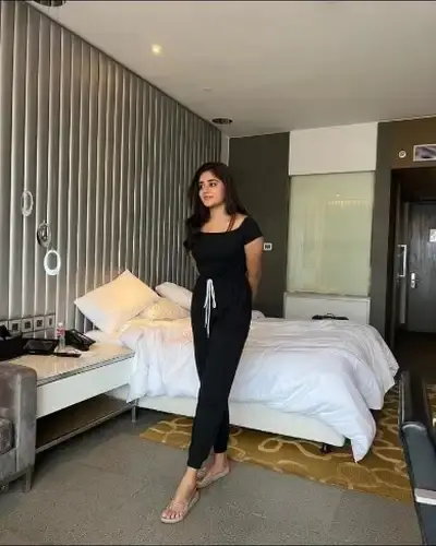 Call Girls Service in Lokhandwala